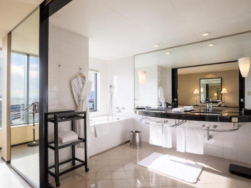 Grand Prince Hotel Osaka Bay Room Type - Renovated Premier Twin Room - Club Lounge Access - Non-Smoking