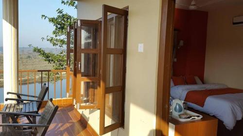 1 double bed, 1 twin bed