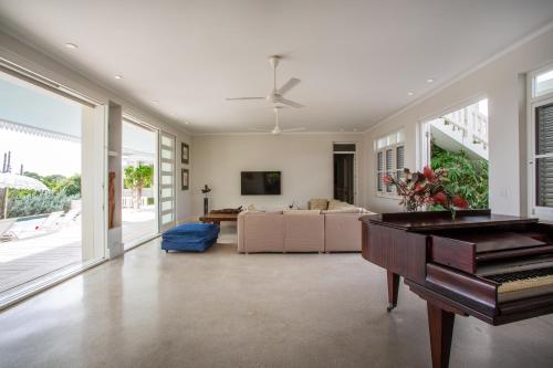A Beautiful Villa Curacao with large pool and tropical garden