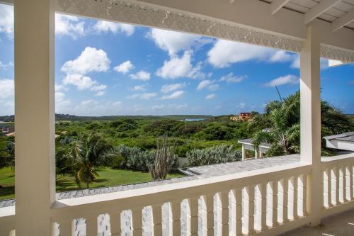 A Beautiful Villa Curacao with large pool and tropical garden