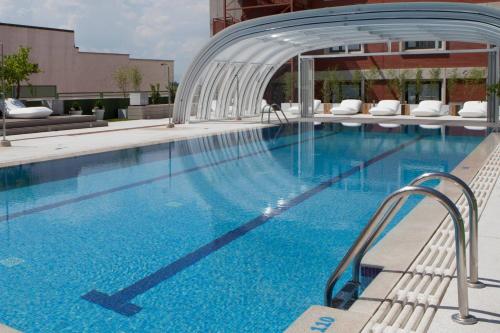 Swimming pool, Madrid Marriott Auditorium Hotel & Conference Center in Madrid