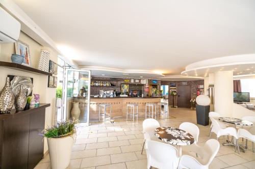 Közös társalgó / TV, Di Matteo Hotel in Roseto degli Abruzzi