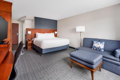 Courtyard by Marriott Manchester-Boston Regional Airport