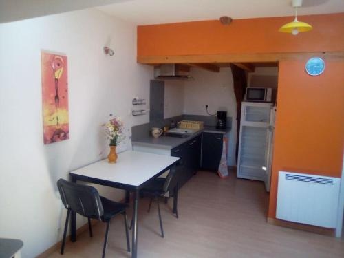 T1 ,ch mézanine,cuisine balcon - Apartment - Langogne