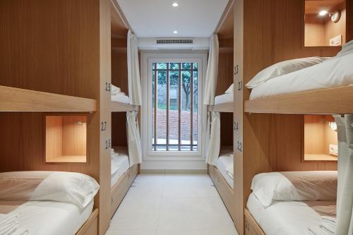 Bed in 8-Bed Mixed Dormitory Room