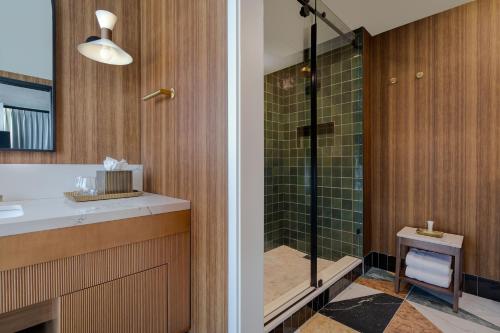 King Suite image 5