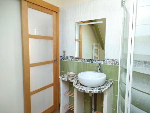 House with 2 bedrooms in Le Vivier sur Mer with furnished terrace and WiFi - image 2