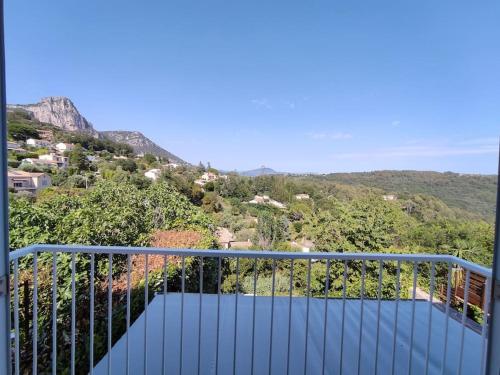 Maison au calme vue montagnes - Location saisonnière - Vence