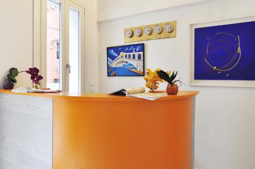 Al Mascaron Ridente - image 8