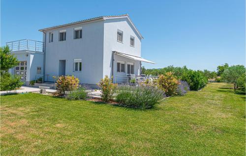 Beautiful Home In Kaocine With Kitchen