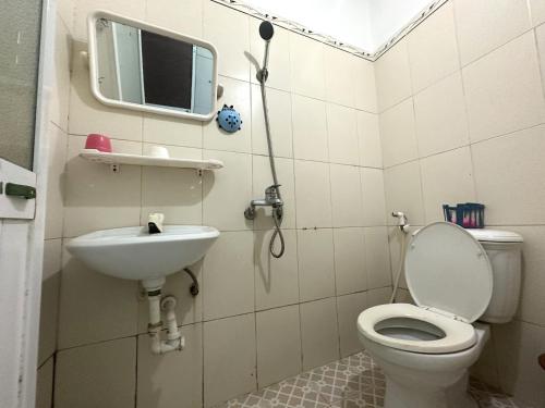 Bathroom, SPOT ON 1188 Motel Hoa Cam in Hoa Vang