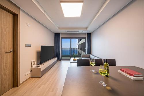 Panorama Ocean View Penthouse Junior