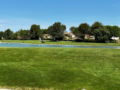 Maison en PROVENCE sur le golf de Pont Royal