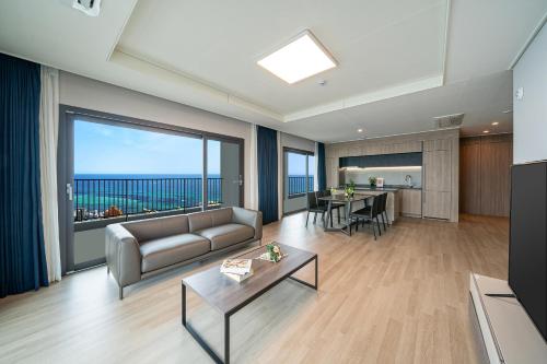 Panorama Ocean View Penthouse Grand