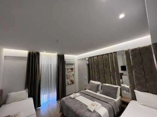 Deluxe Family Room image 8