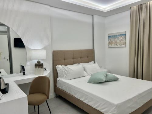 King Room with Balcony image 4