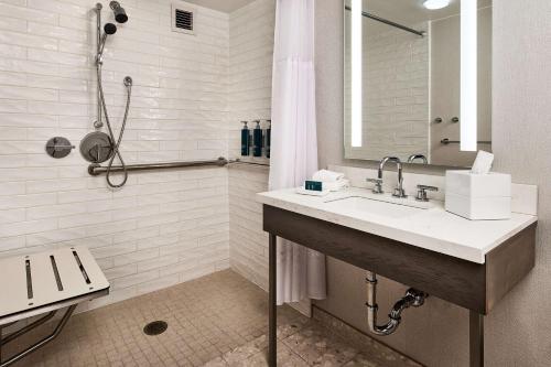 Sheraton Suites Country Club Plaza - image 2