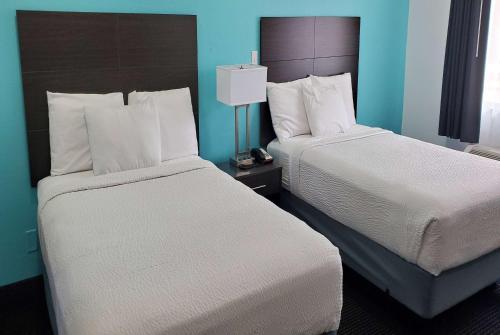 Travelodge by Wyndham Livonia Canton Novi Detroit Area in Livonia, USA