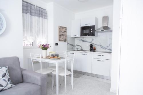 Casa Liri Sanremo -centrale, moderna, 5min spiaggia, Ariston- gîte à louer San Remo