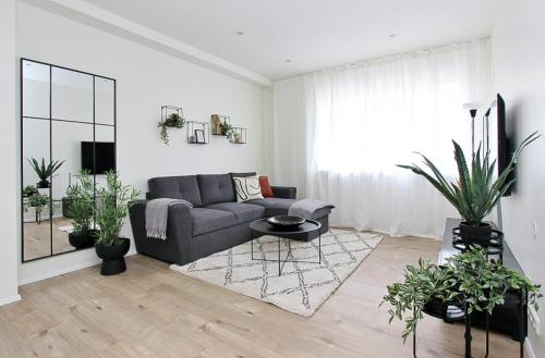 LL Properties - H99 Main Street Stay 1