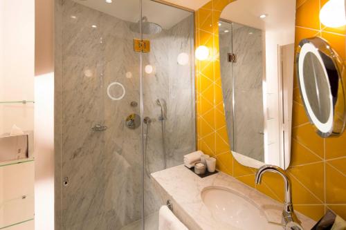 Bathroom, Hotel Artus Paris near Le Bon Marche Department Store