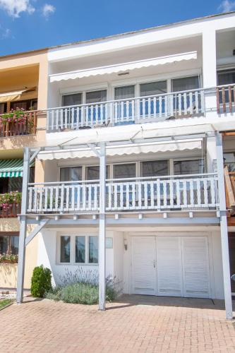 Panorama Residence in バラトナルマディ