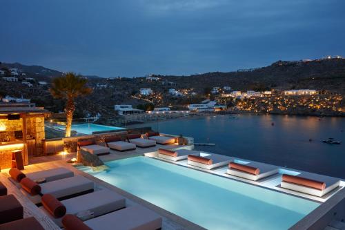 สระว่ายน้ำ, Nimbus My Aktis in มีโกนอส