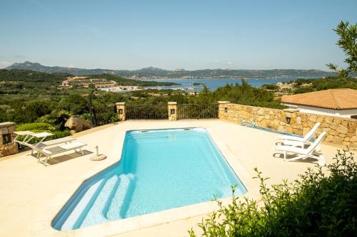 Villa Baja Sardinia con piscina e vista