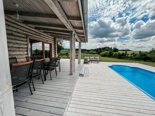 Kilátás, Sielski dom z basenem w Rydzewie in Paprotki