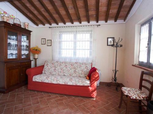  Elegant Castle Stay with Pool in Foiano della Chiana