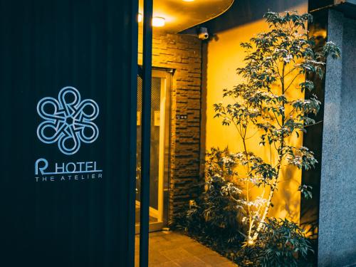 R Hotel-The Atelier Shinsaibashi East - 숙소 외관