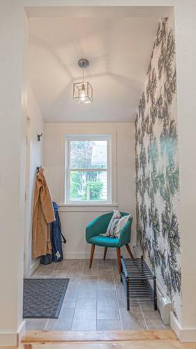 Campfire Cottage Fireplace, fire pit & no chores! in คิงส์ตัน (NY)