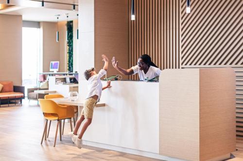 475280246 Holiday Inn & Suites - Dubai Science Park by IHG