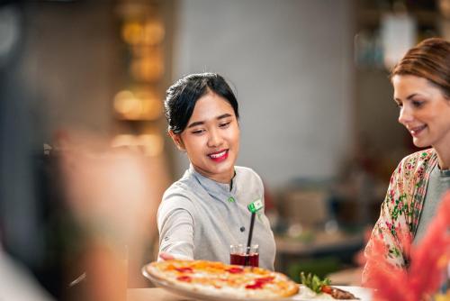 475280271 Holiday Inn & Suites - Dubai Science Park by IHG