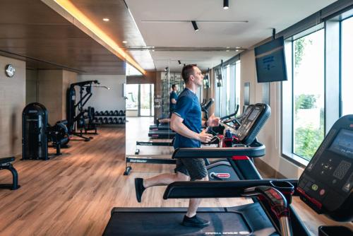 475280281 Holiday Inn & Suites - Dubai Science Park by IHG