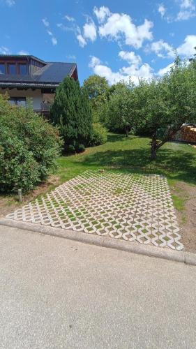 Dārzs, Ferienwohnung Schwarzwald mit Terrasse & Parkplatz in Dornhan