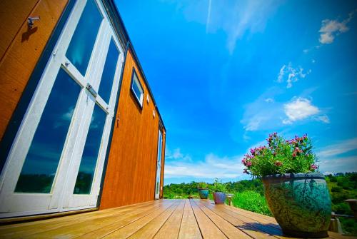 Tiny House • Spectacular Hinterland Views • Cosy