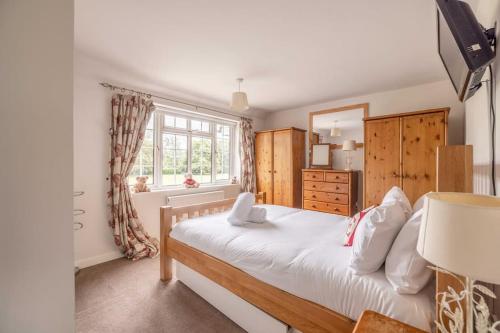 3-Bed Family Home with Parking & Large Garden, Windsor (foto 7)