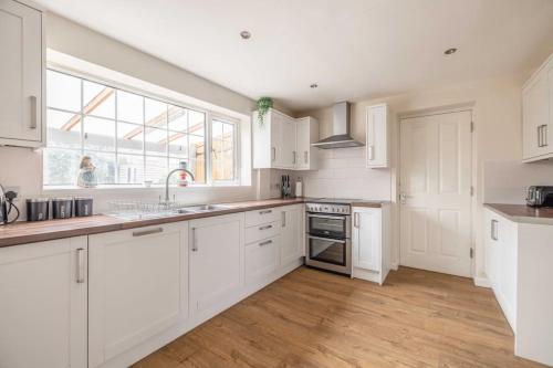 3-bed Family Home With Parking & Large Garden - Berkshire