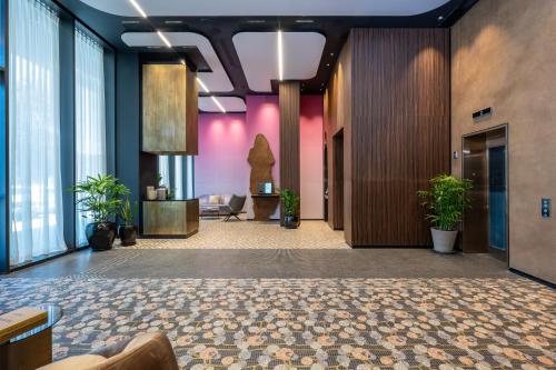 Előcsarnok, master Bat Yam in Bat Yam