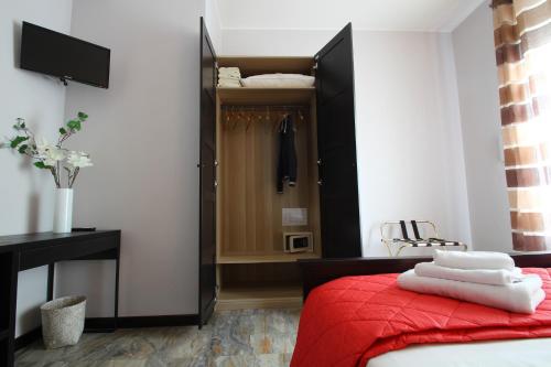 MilanoRooms Bacone Self Check-in, Milan (photo 6)