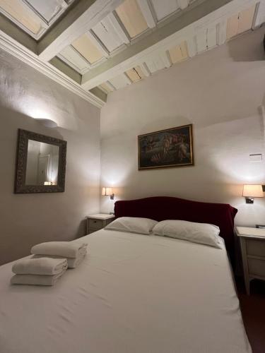 Double Room image 3