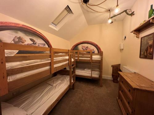 Explorers Retreat Matlock Bath - image 9