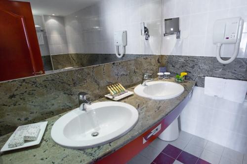 Grand Hotel Bernardin - image 5