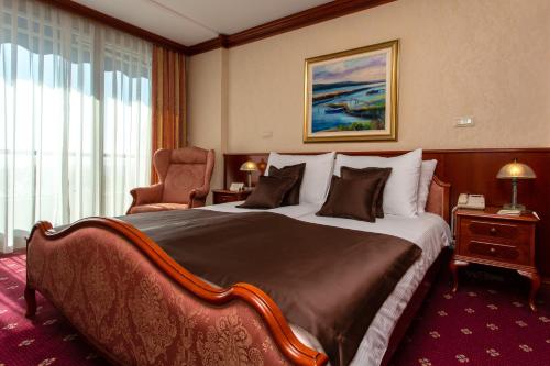 Grand Hotel Bernardin - image 9