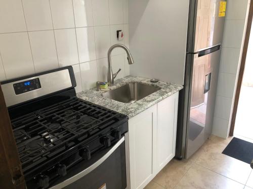ห้องครัว, Le Quad - One Bedroom & Studio Apt - Private, Spacious & Secured in แคมเพอร์ดาวน์