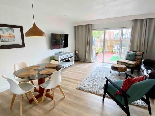 Endless Summer -Updated Townhome, 3-5 minute walk to the beach! in Indian Harbour Beach, Vereinigte Staaten von Amerika