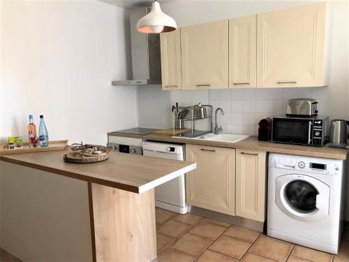 Beaux appartements climatises - 3 pieces - espaces exterieurs - parking - proche plage in Other