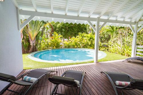 Градина, Villa avec piscine privée à 5 minutes de la plage! (Villa avec piscine privee a 5 minutes de la plage!) in Plessis-Nogent