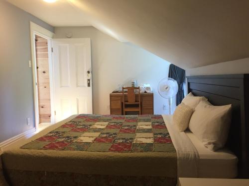 Double Room with Shared Bathroom